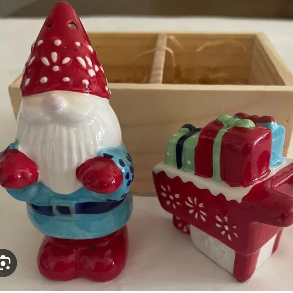 New World Market Santa Gnome & Cart Salt Pepper Shakers Christmas NIB wood Box